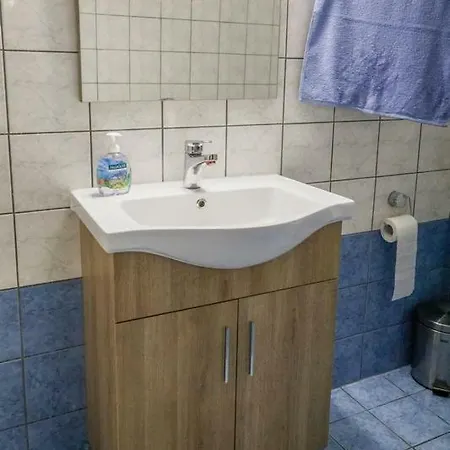 Central Modern With Superfast Wifi
